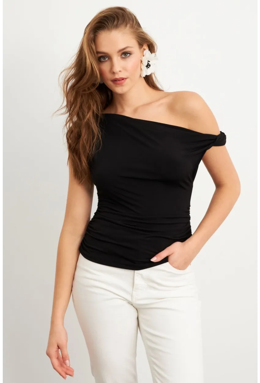 Kadın Siyah Asimetrik Kol Bluz VA100