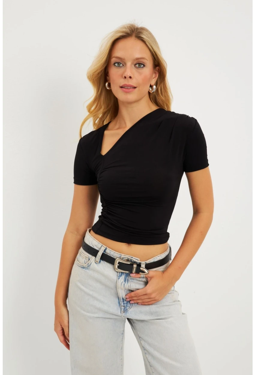 Kadın Siyah Asimetrik Yaka Büzgülü Bluz YZ1081