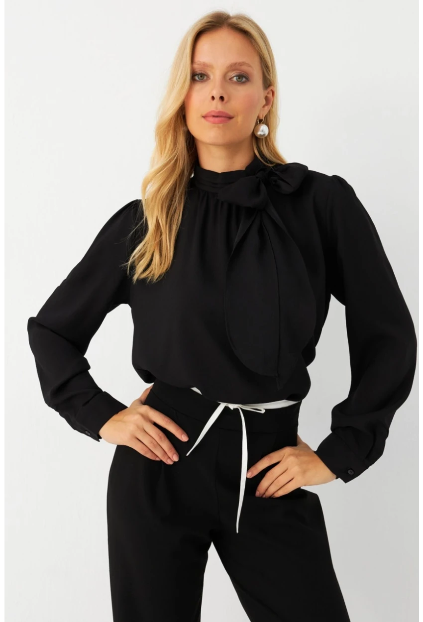 Kadın Siyah Bağlama Detaylı Bluz MAYD20