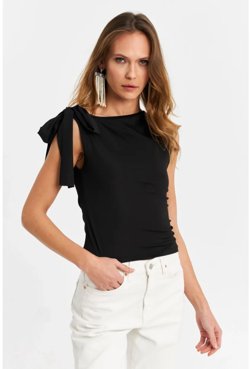 Kadın Siyah Bağlama Detaylı Bluz TF50