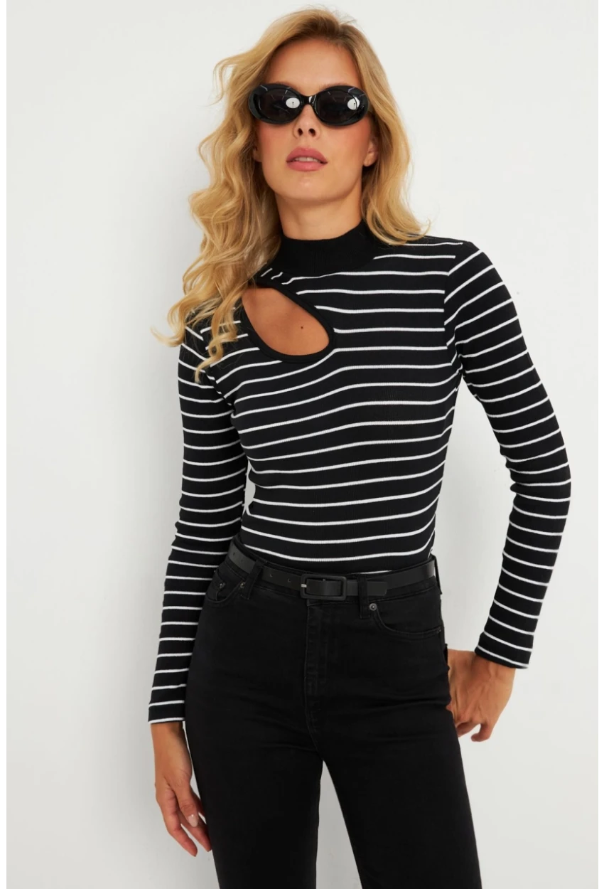 Kadın Siyah-Beyaz Çapraz Yaka Yarım Balıkçı Bluz B1404