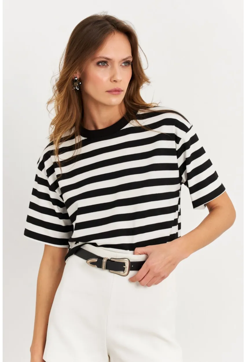 Kadın Siyah-Beyaz Çizgili Crop Bluz KY7145