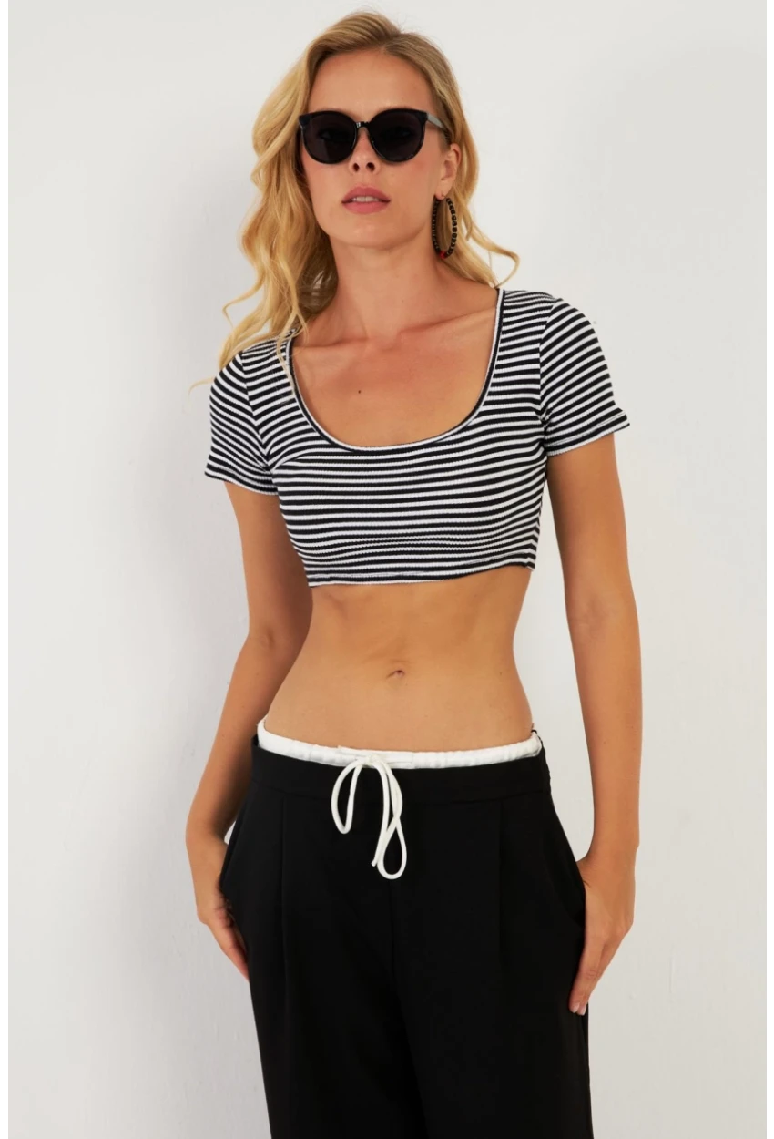 Kadın Siyah-Beyaz Çizgili Crop Bluz XL2022