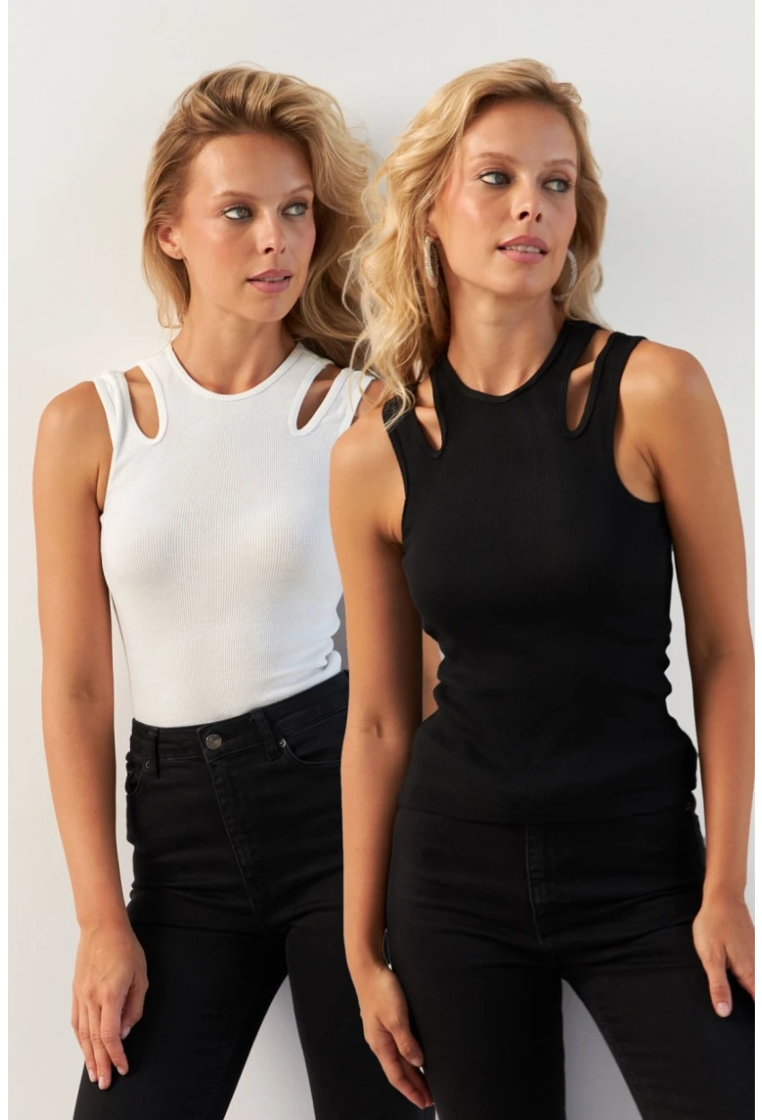 Kadın Siyah-Beyaz İkili Omuz Pencereli Bluz MK24