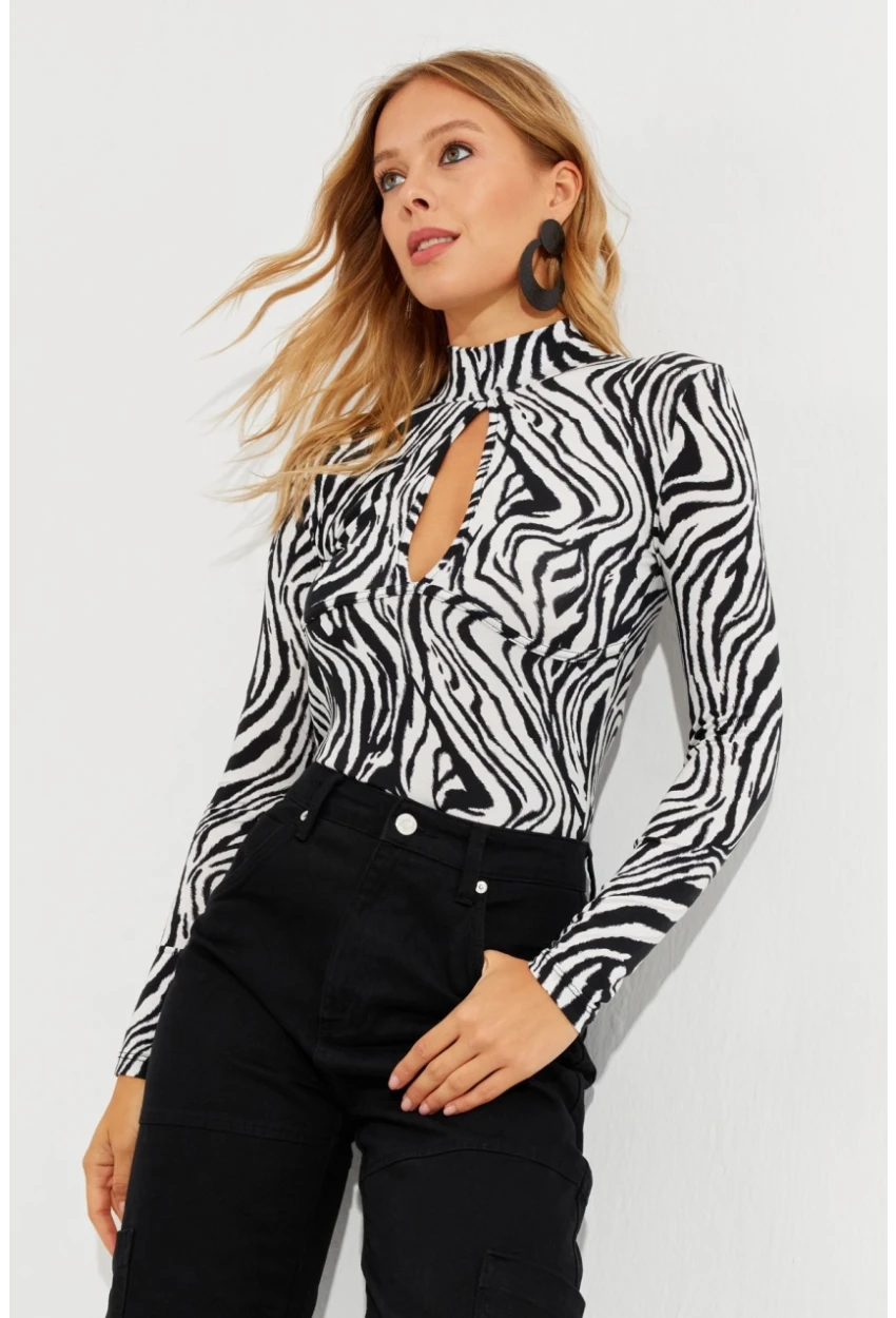 Kadın Siyah-Beyaz Önü Damla Zebra Desenli Bluz LPP1236