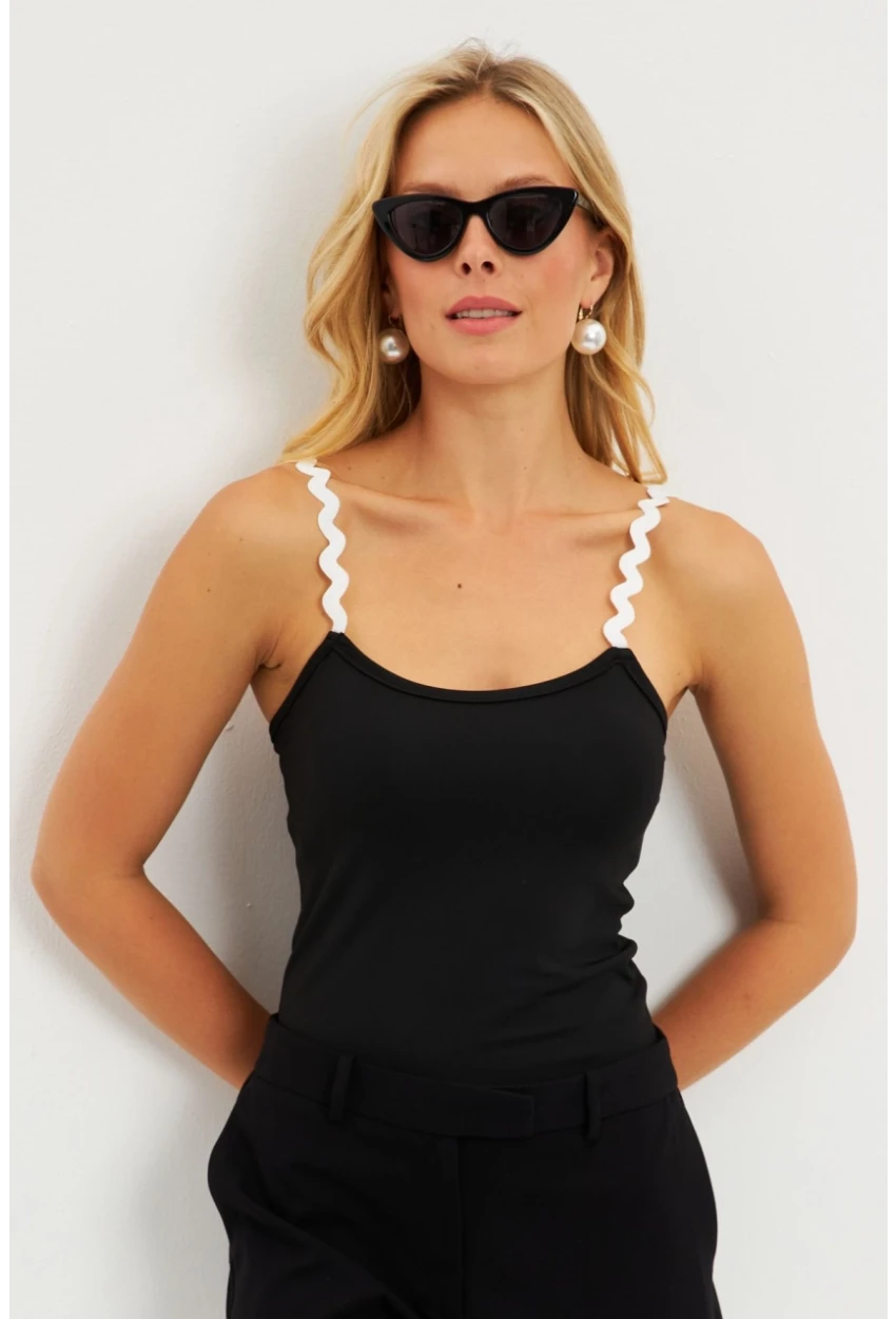 Kadın Siyah Biye Askılı Bluz EY2791