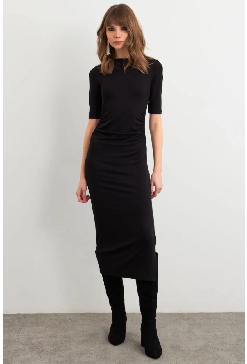 Kadın Siyah Büzgülü Yırtmaçlı Tshırt Elbise FS9594