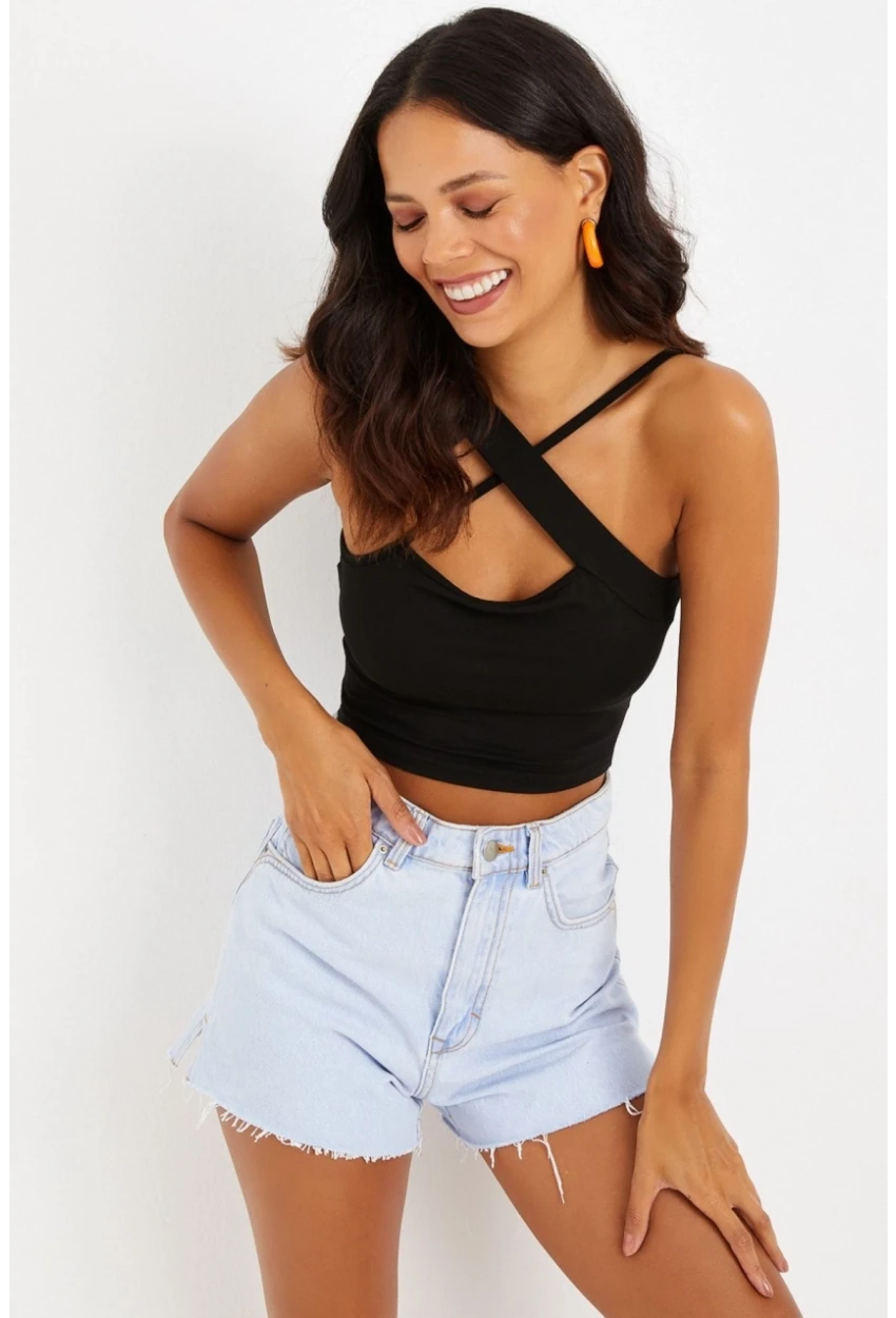 Kadın Siyah Çapraz Askı Viskon Crop Bluz B1601