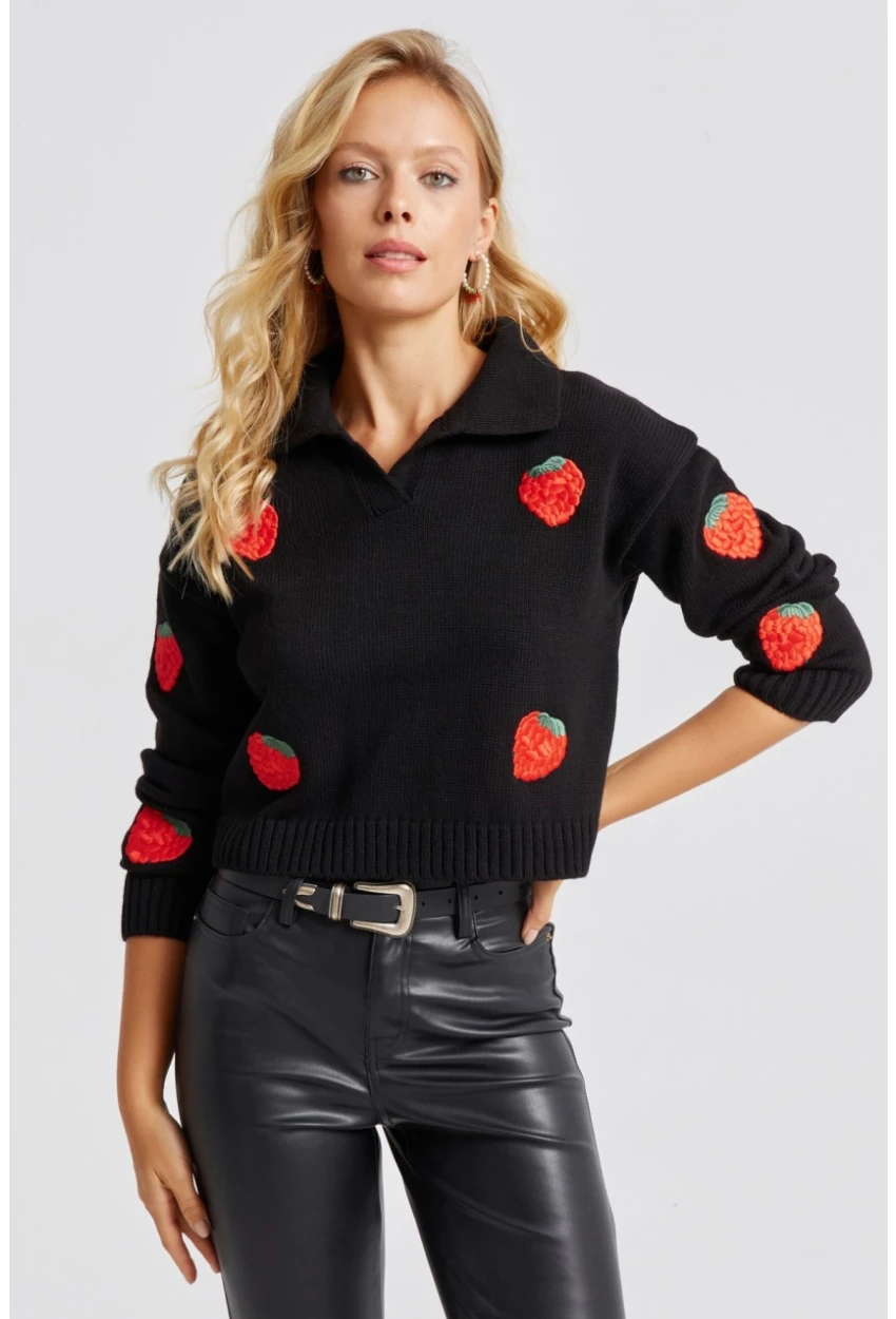 Kadın Siyah Çilek Desenli Triko Kazak KED140