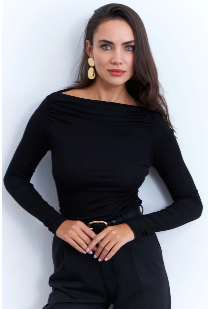 Kadın Siyah Degaje Yaka Büzgülü Bluz AYD386