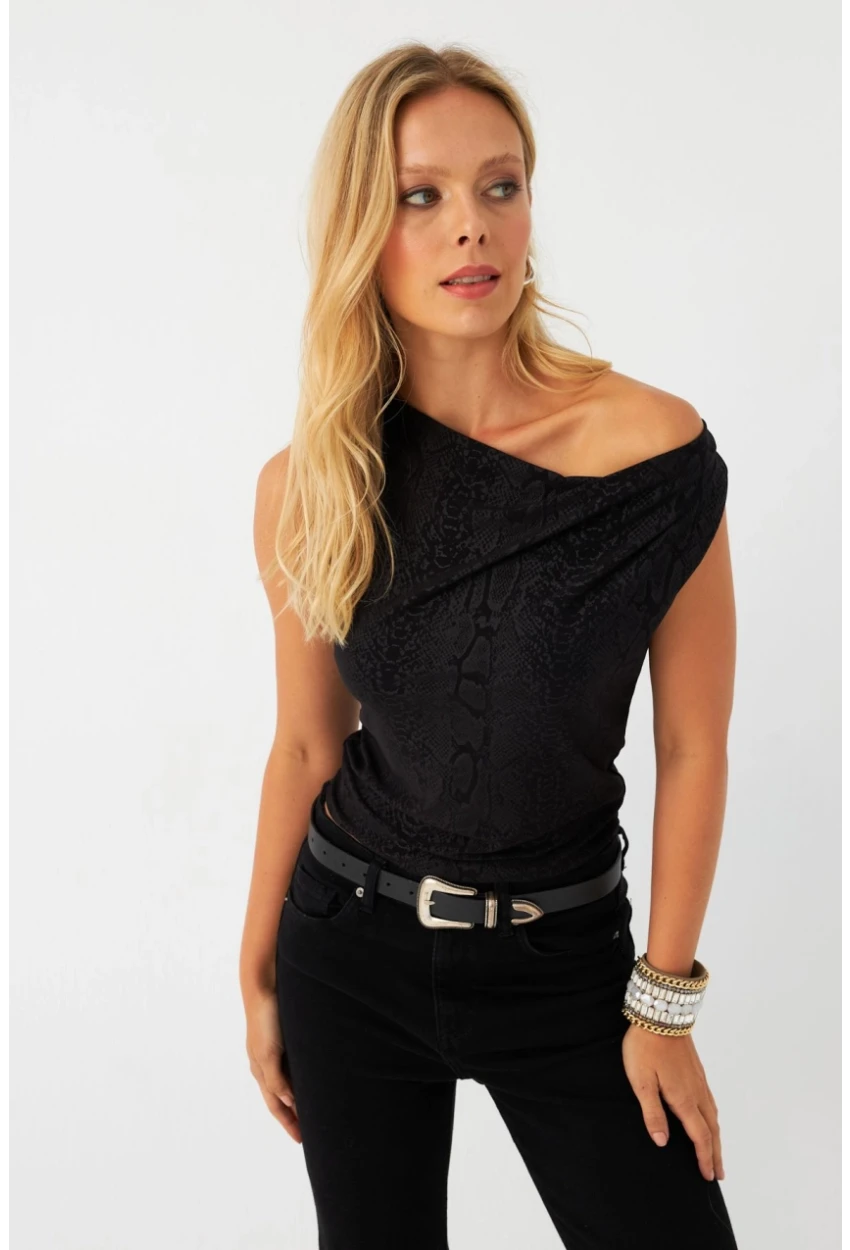 Kadın Siyah Degaje Yaka Kolsuz Bluz LPP1297