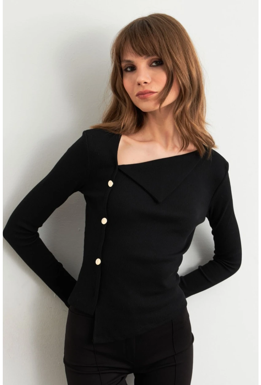 Kadın Siyah Düğme Aksesuarlı Çapraz Yaka Bluz TF52
