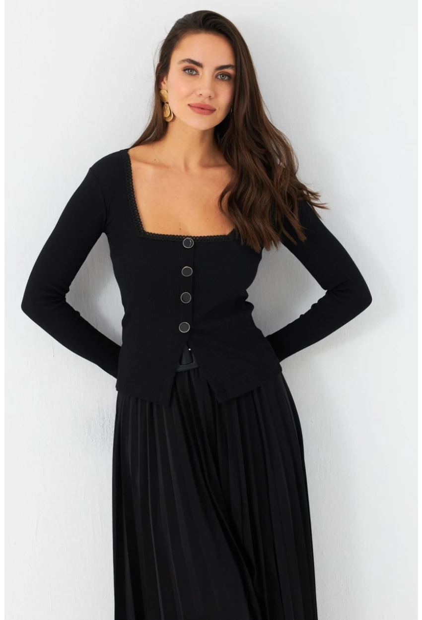 Kadın Siyah Düğme Detaylı Kare Yaka Bluz EY2987