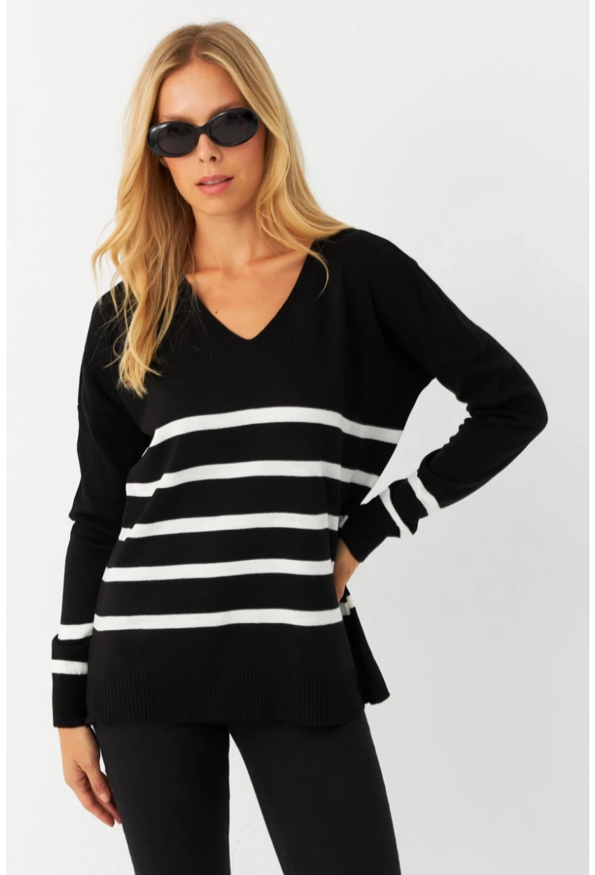 Kadın Siyah-Ekru V Yaka Çizgili Triko Kazak MYİL550
