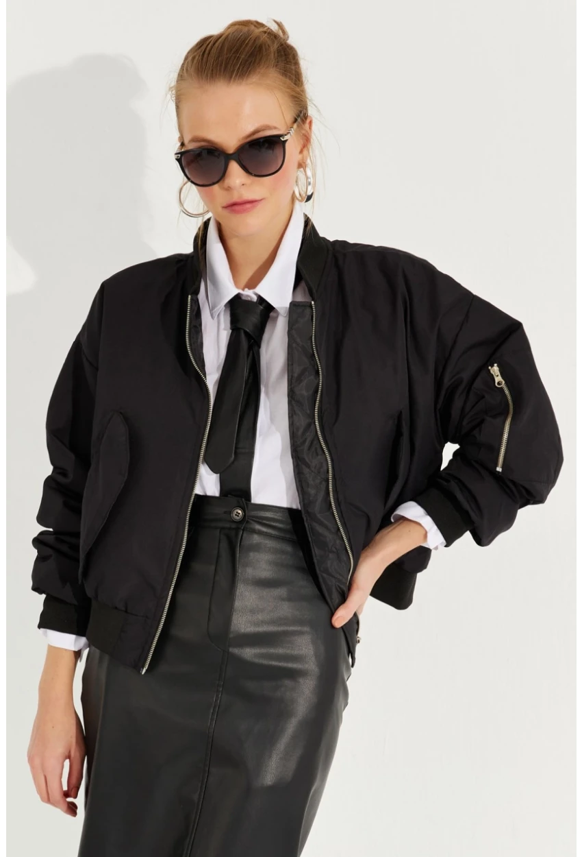 Kadın Siyah Fermuarlı Bomber Mont QRS8367