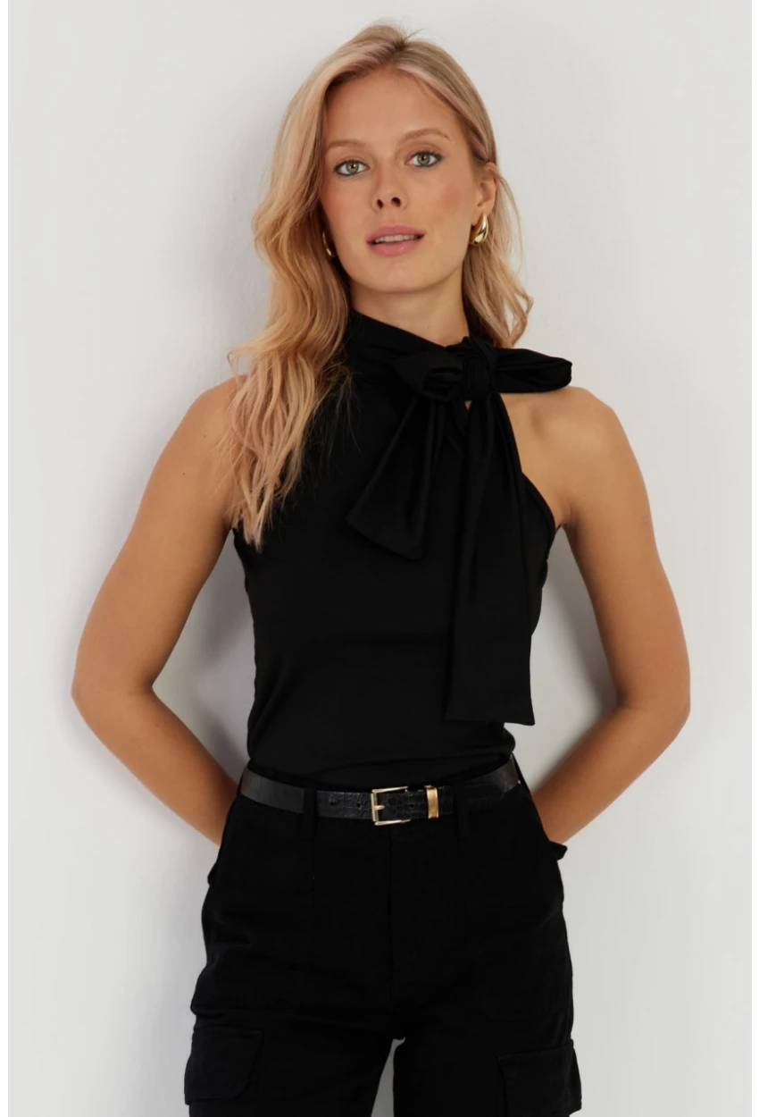 Kadın Siyah Fiyonklu Crop Bluz EY2726