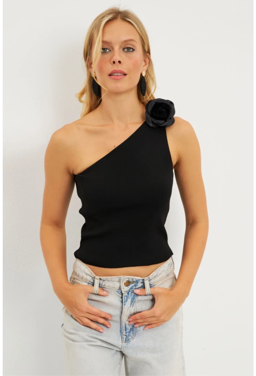 Kadın Siyah Gül Aksesuarlı Triko Bluz ET02