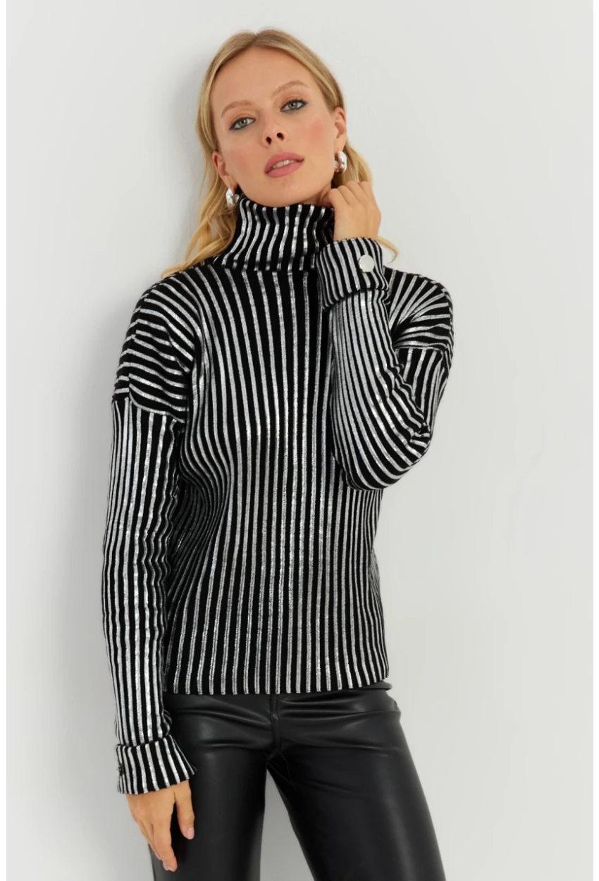 Kadın Siyah-Gümüş Düğme Detaylı Varaklı Triko Kazak SF2532