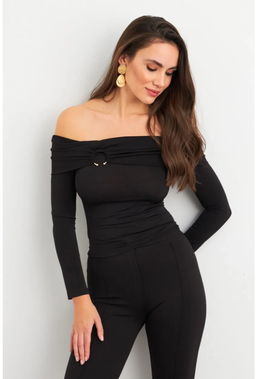 Kadın Siyah Halka Aksesuarlı Madonna Yaka Crop Bluz RLO3043