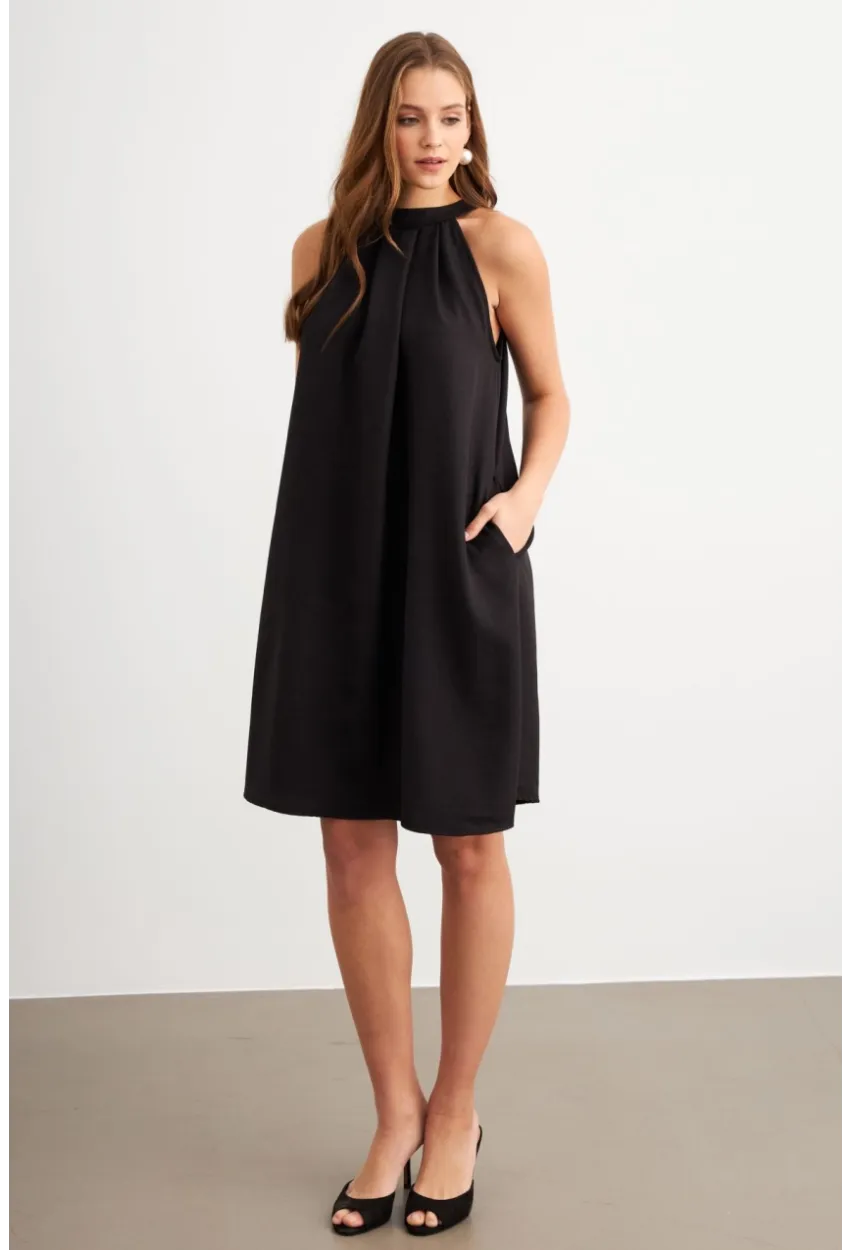 Kadın Siyah Halter Yaka Midi Elbise NH5029