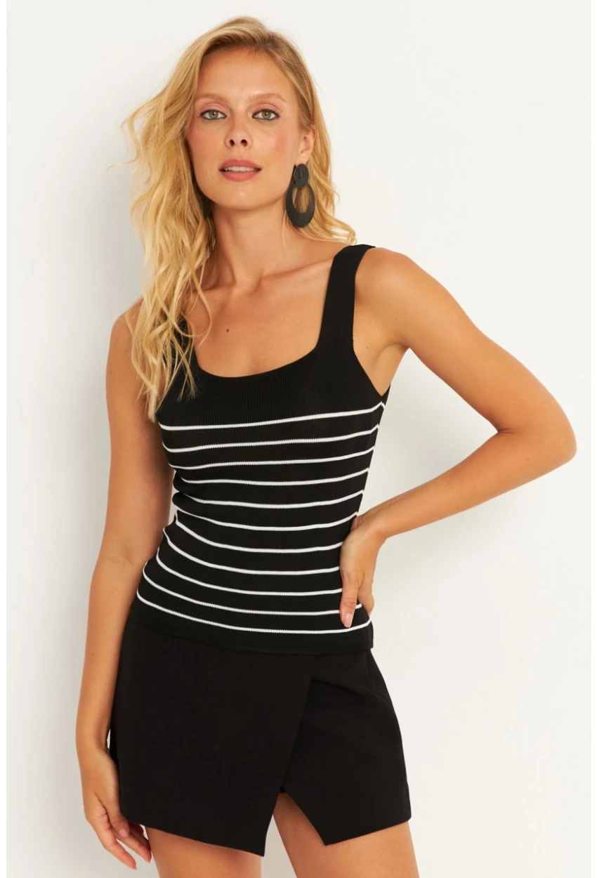 Kadın Siyah Kare Yaka Çizgili Triko Bluz KAZ15