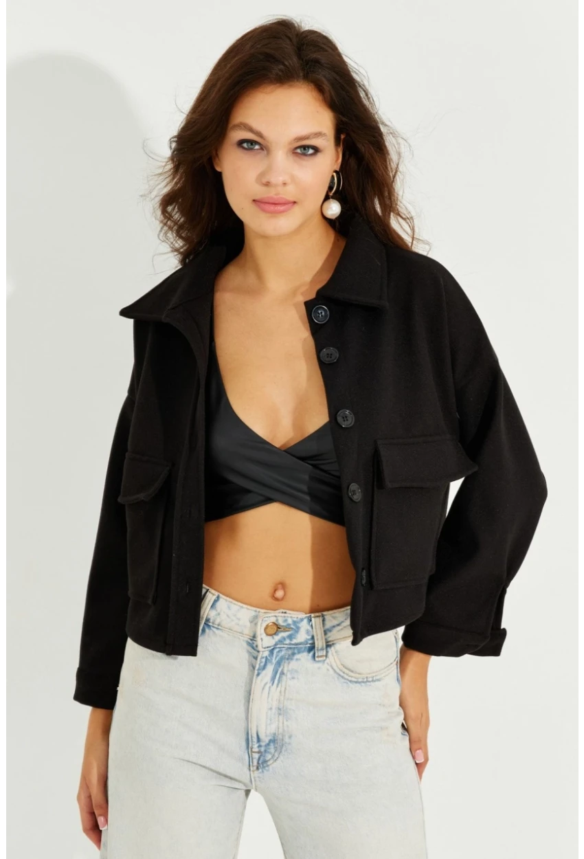 Kadın Siyah Kaşe Cepli Kısa Ceket PP2444