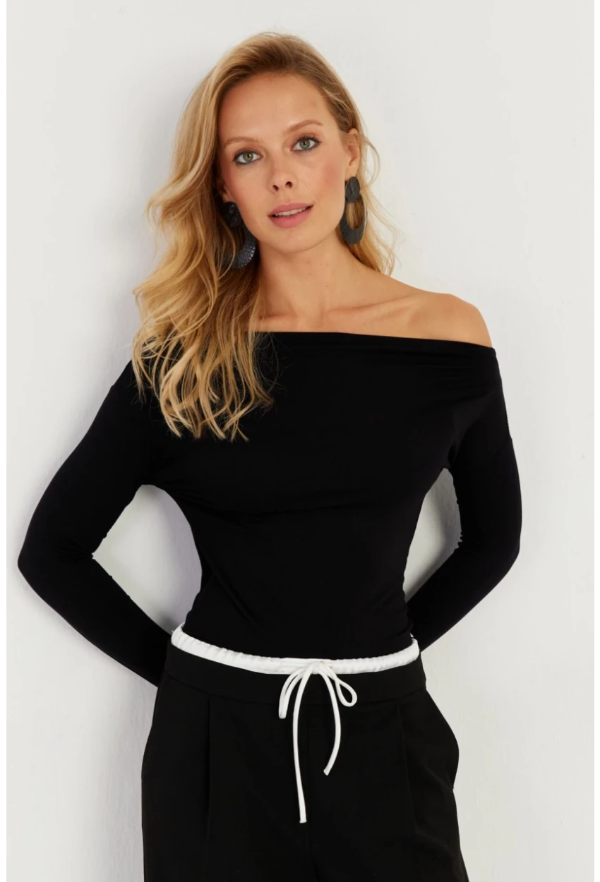 Kadın Siyah Kayık Yaka Bluz LPP1254