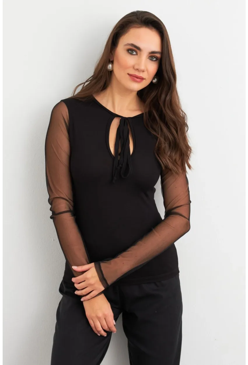 Kadın Siyah Kolları Tül Pencereli Bluz EY3021