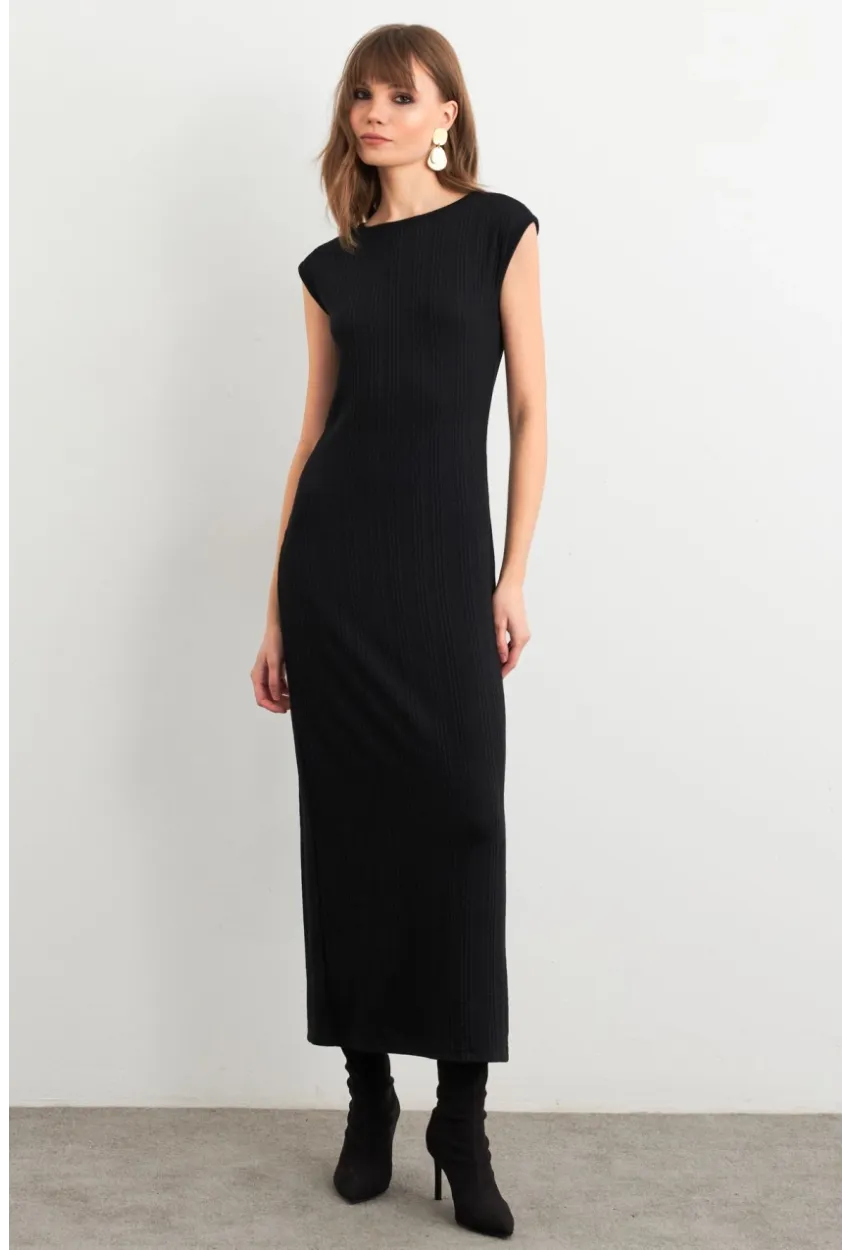 Kadın Siyah Kolsuz Yırtmaçlı Midi Elbise TF60