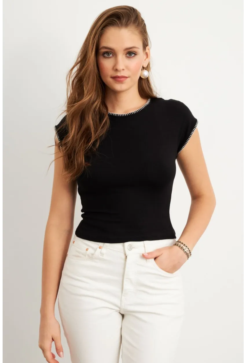 Kadın Siyah Kontrast Dikişli T-Shirt FLU766