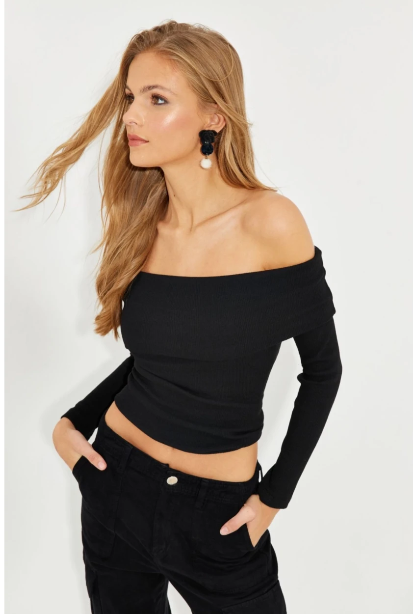 Kadın Siyah Madonna Yaka Kaşkorse Bluz EY2584