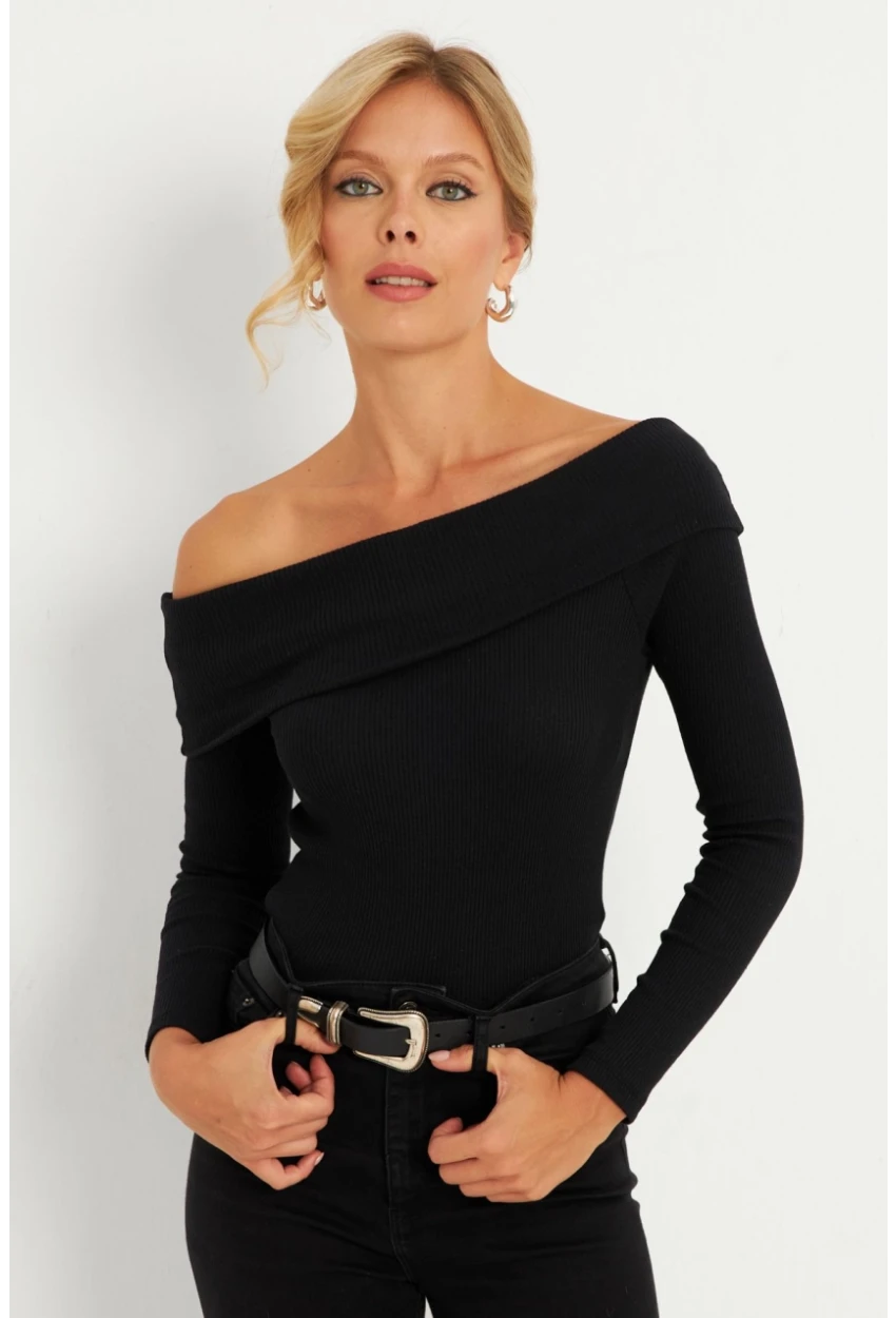 Kadın Siyah Madonna Yaka Kaşkorse Bluz XL2210