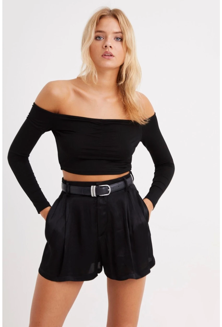 Kadın Siyah Madonna Yaka Önü Büzgülü Crop Bluz B153