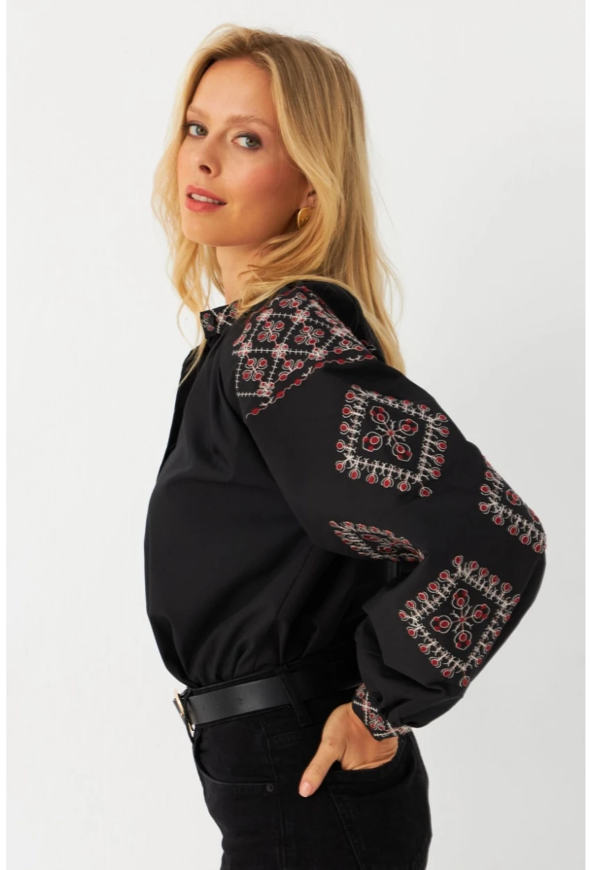 Kadın Siyah Nakışlı Detaylı Bluz MQS5672