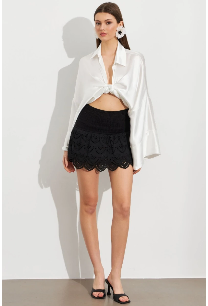 Kadın Siyah Nakışlı Mini Etek ZH111