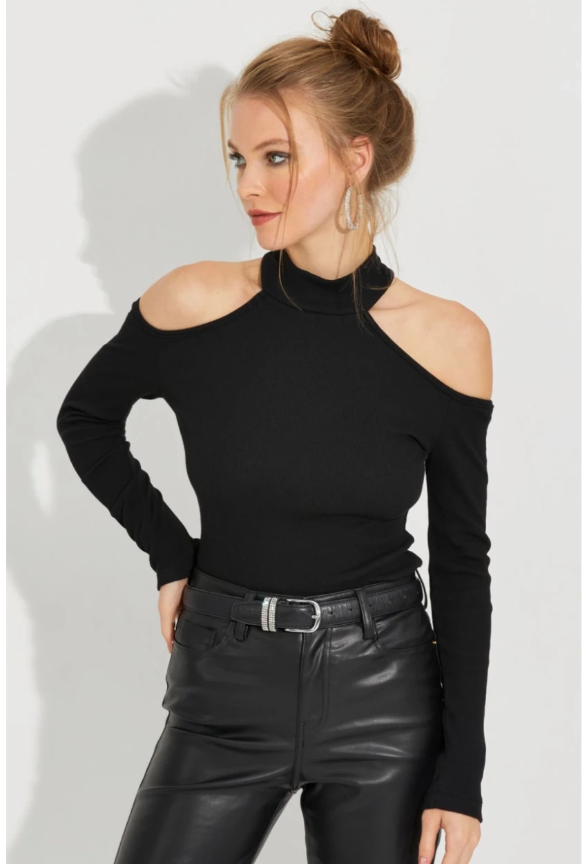 Kadın Siyah Omuzları Açık Kaşkorse Bluz EY2590