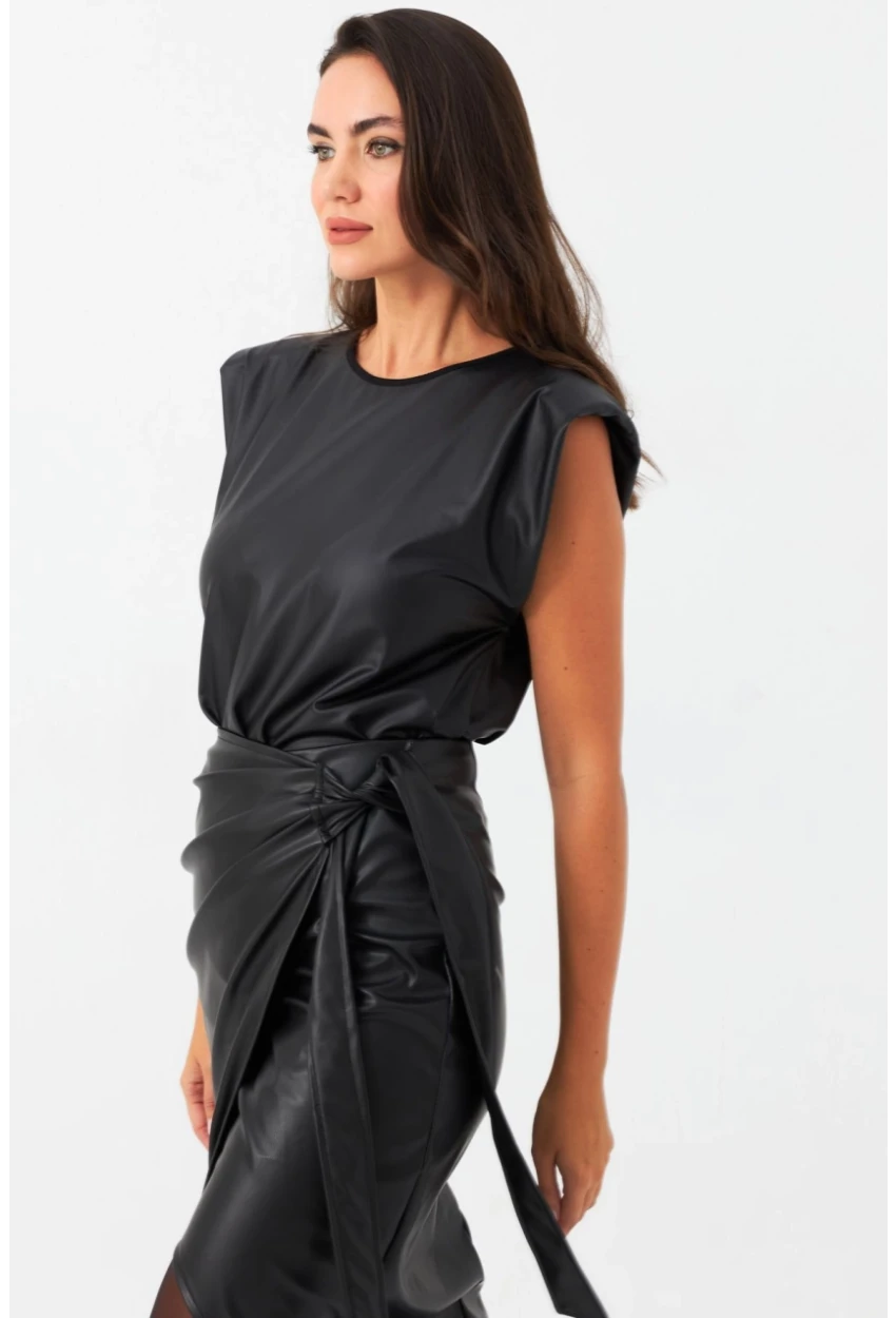 Kadın Siyah Omuzları Vatkalı Suni Deri Bluz TF42