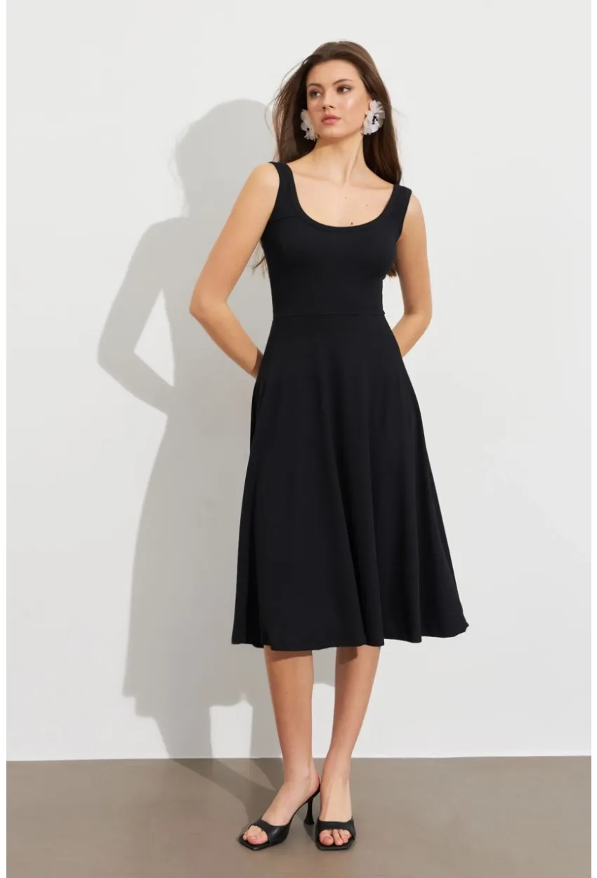 Kadın Siyah Ön Arka U Çan Etekli Midi Elbise DMR470