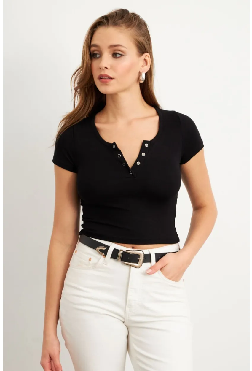 Kadın Siyah Önü Düğmeli Basic T-Shirt TOP07