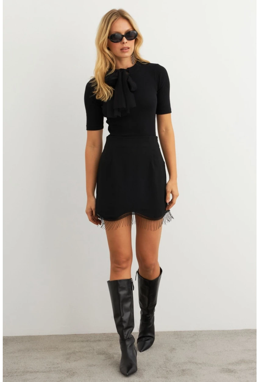 Kadın Siyah Püskül Detaylı Mini Etek KED24013