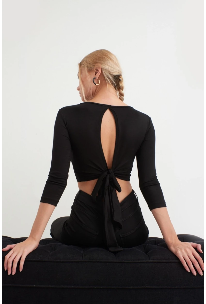 Kadın Siyah Sırt Dekolteli Bağlamalı Crop Bluz EY1037