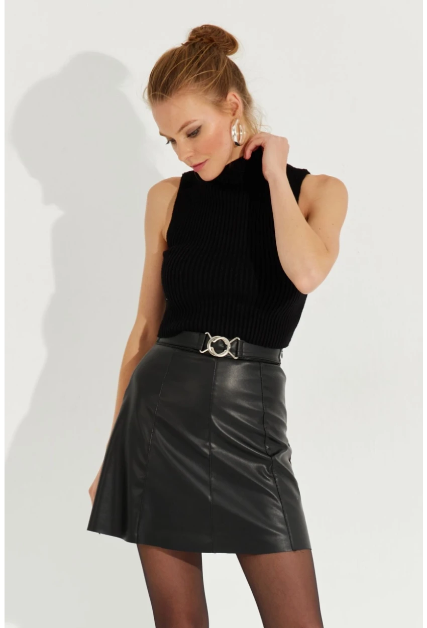 Kadın Siyah Tokalı Suni Deri Mini Etek ELA104