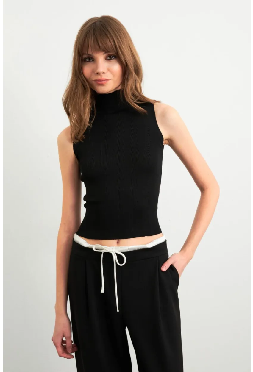 Kadın Siyah Triko Kolsuz Bluz YV305