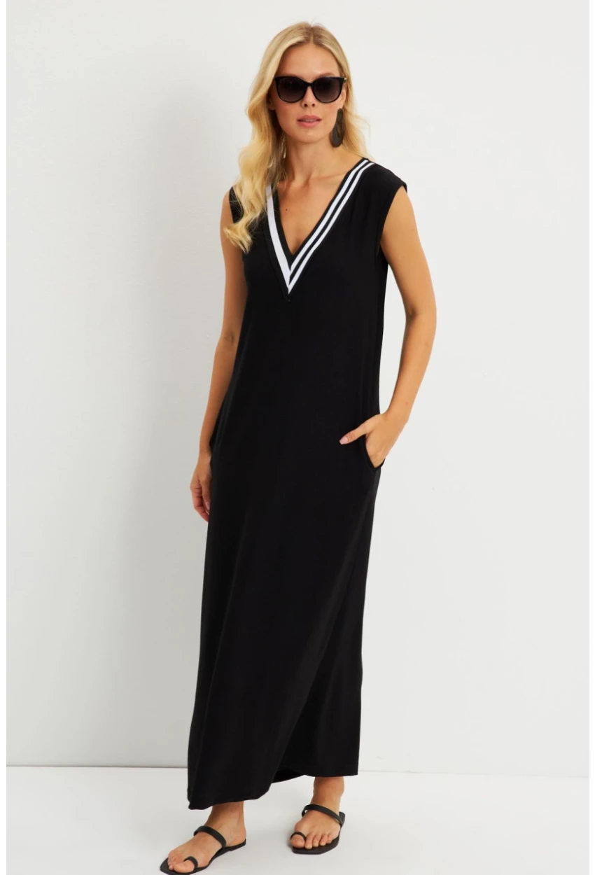Kadın Siyah V Yaka Bloklu Maxi Elbise EY2779