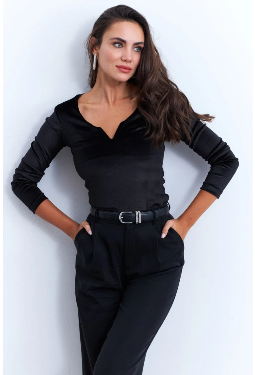 Kadın Siyah V Yaka Kadife Bluz EY2965