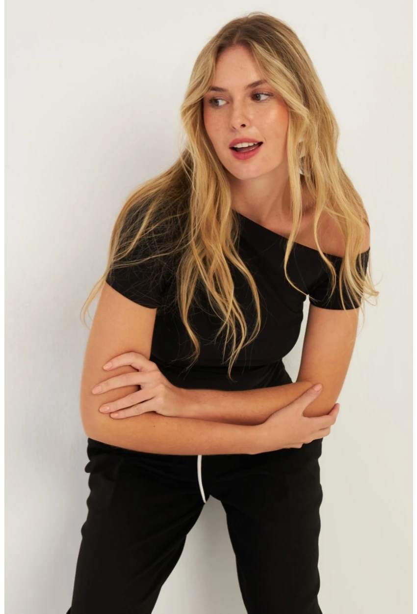 Kadın Siyah Yanları Büzgülü Bluz YZ1017