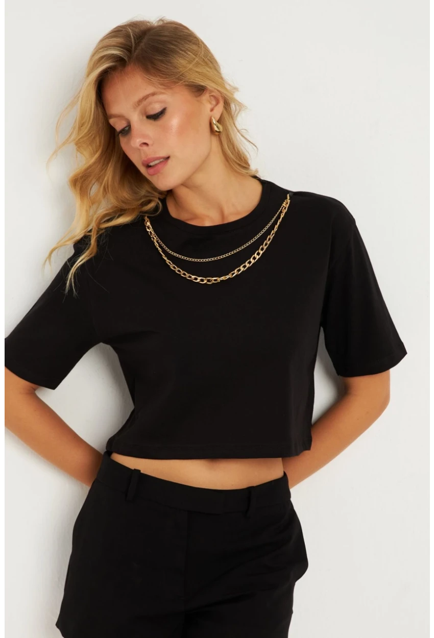 Kadın Siyah Zincir Aksesuarlı Kısa T-Shirt HT109