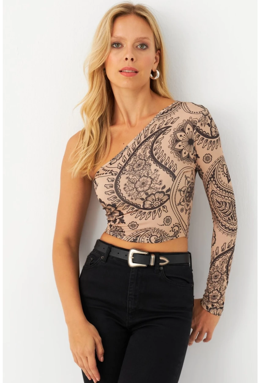 Kadın Vanilya-Siyah Tek Omuz Desenli Crop Bluz LİK14