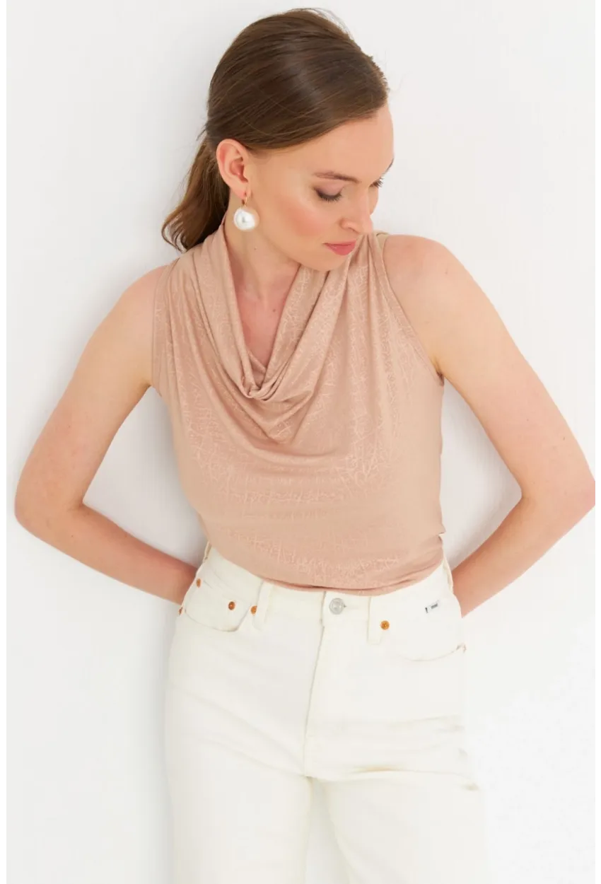 Kadın Bej Sırt Pencereli Desenli Bluz LPP1021