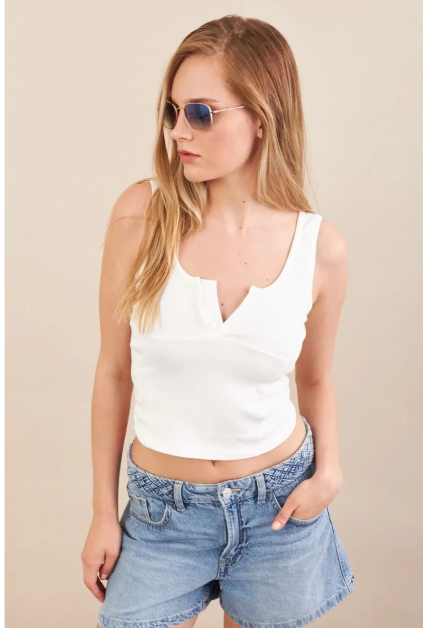 Kadın Beyaz Agraflı Kısa Bluz ZH167